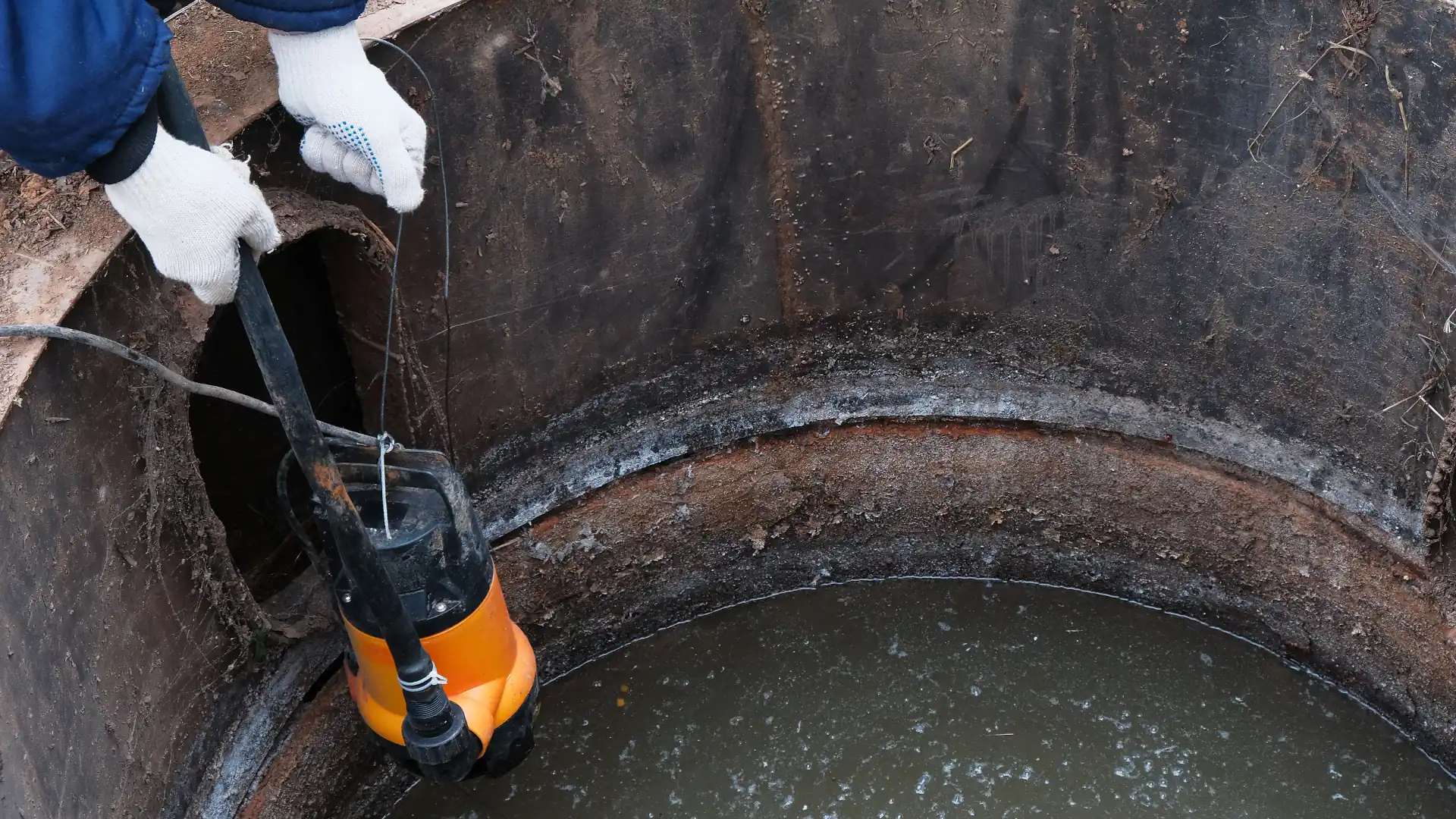 cesspit maintenance and cleaning being done by a professional 