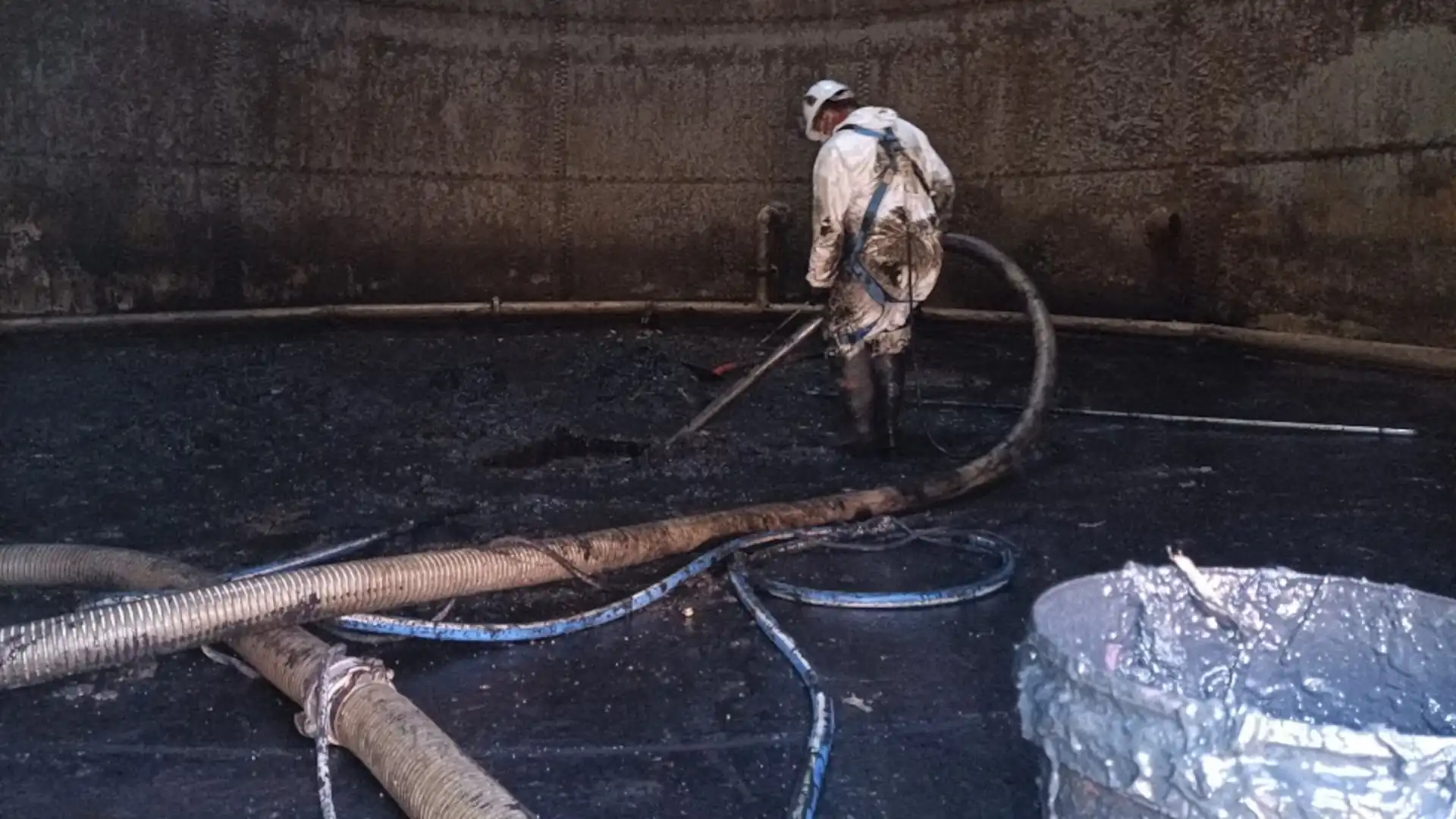 Hazardous liquid waste disposal in a comercial tank